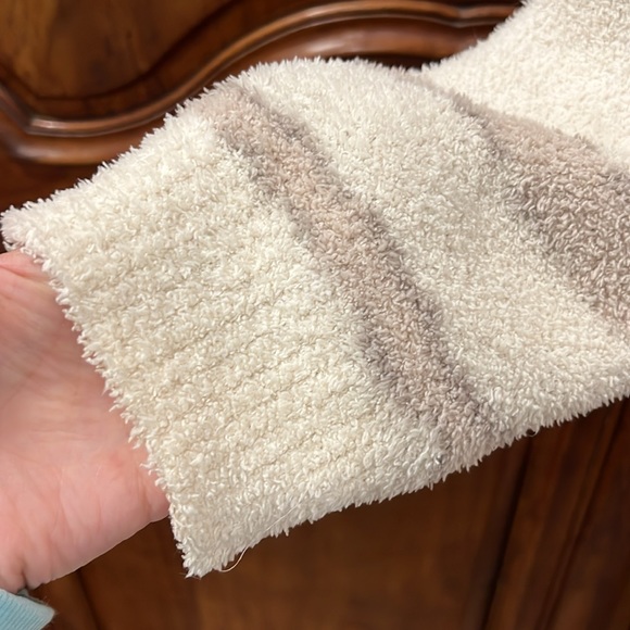 Barefoot Dreams sweater - Picture 6 of 8